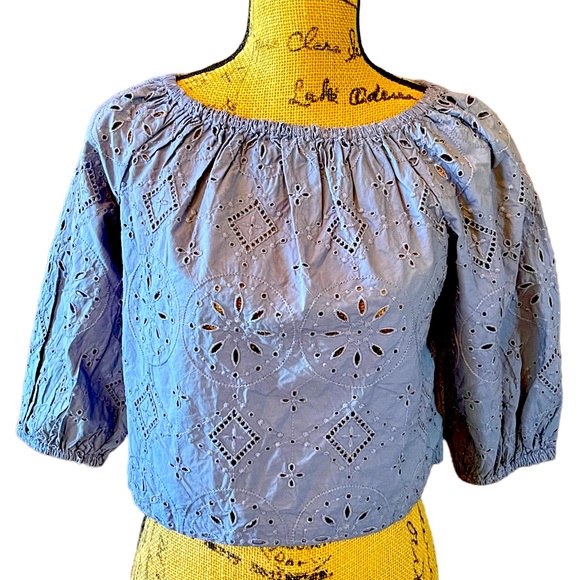 GAP Tops - Gap Extra-Small Eyelet Cotton Crop Top